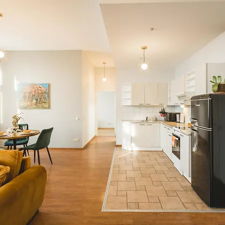 Ξενοδοχείο με διαμερίσματα Bearsleys Downtown 4*