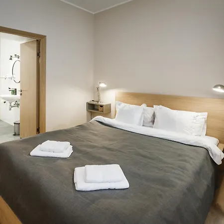 Ξενοδοχείο με διαμερίσματα Bearsleys Downtown 4*