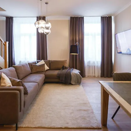 Ξενοδοχείο με διαμερίσματα Bearsleys Downtown 4*