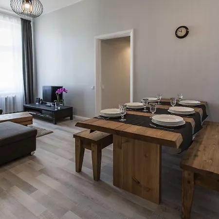 Aparthotel Bearsleys Downtown 4*