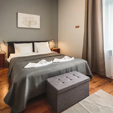 Ξενοδοχείο με διαμερίσματα Bearsleys Downtown 4*